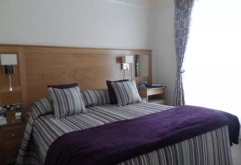 Hotel Phyllis Court Members Club