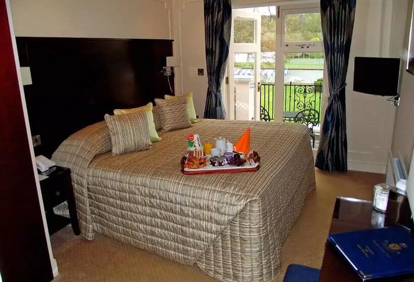 Hotel Phyllis Court Members Club