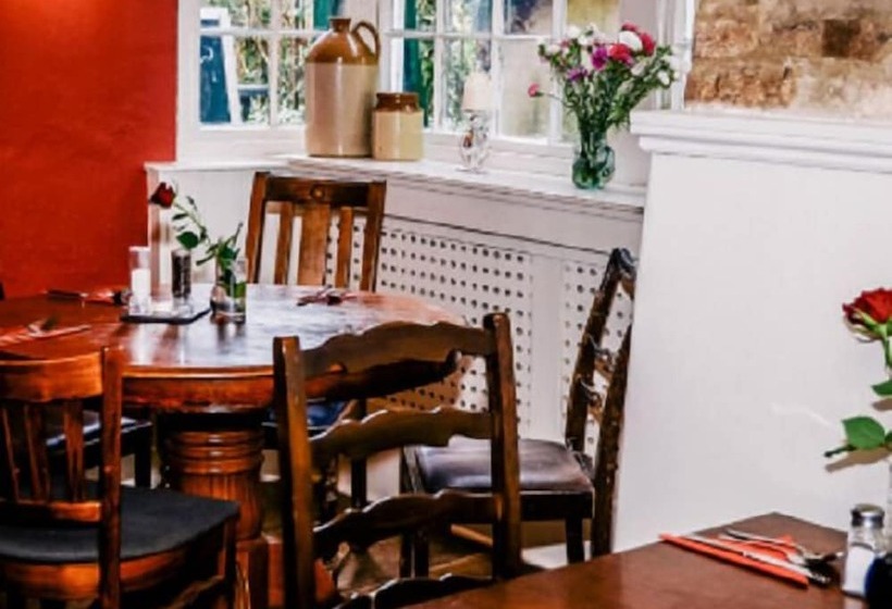 בית מלון כפרי The Bell Inn Charlbury