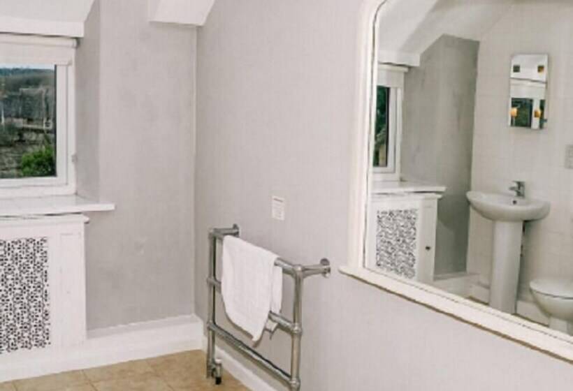 בית מלון כפרי The Bell Inn Charlbury