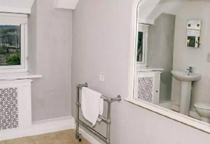 בית מלון כפרי The Bell Inn Charlbury