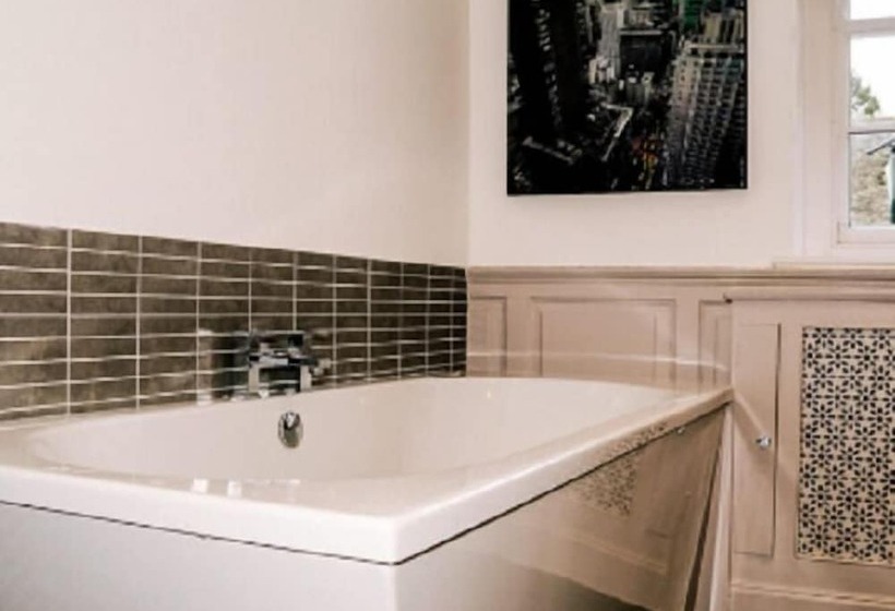 בית מלון כפרי The Bell Inn Charlbury