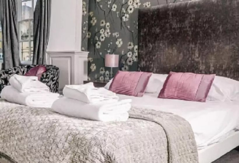 בית מלון כפרי The Bell Inn Charlbury