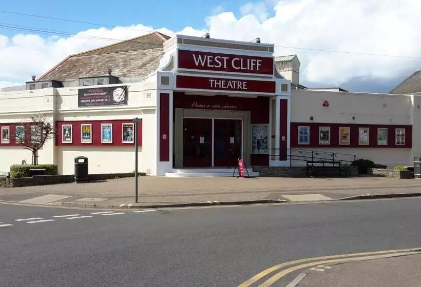 Отель The Sandrock