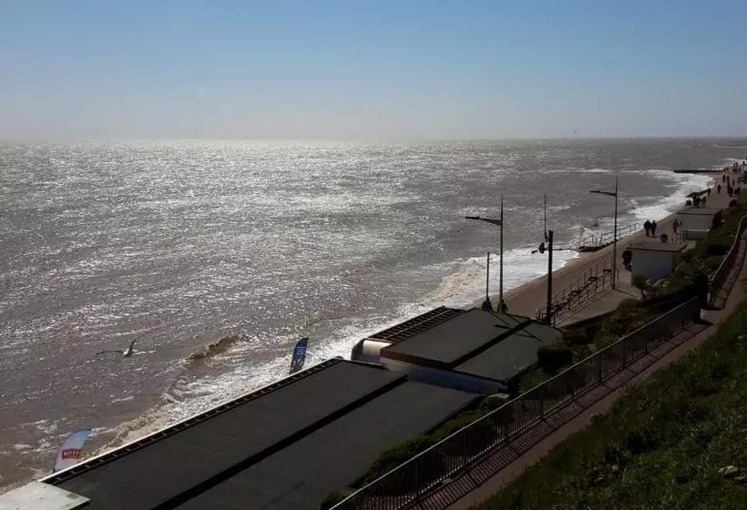 Отель The Sandrock