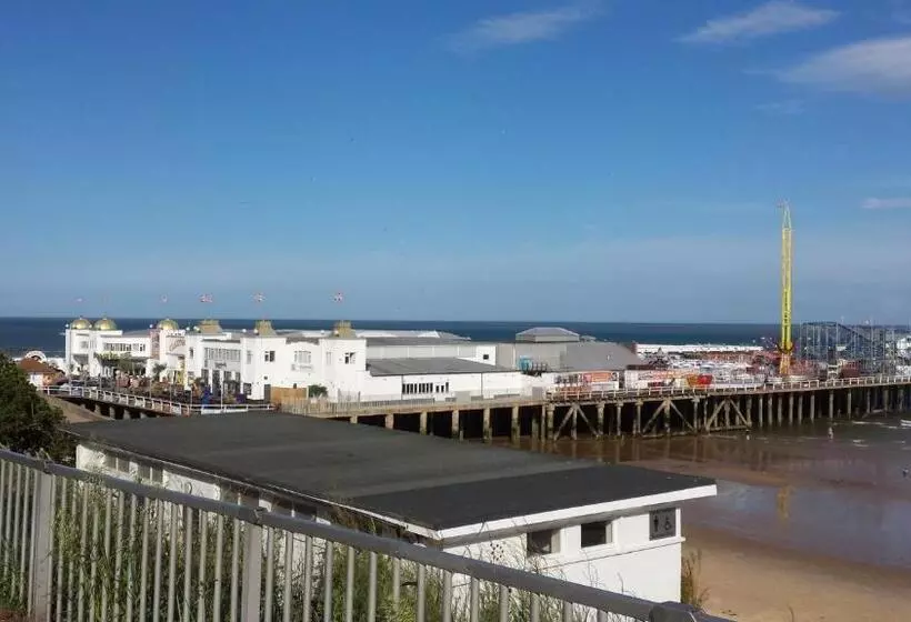 Отель The Sandrock