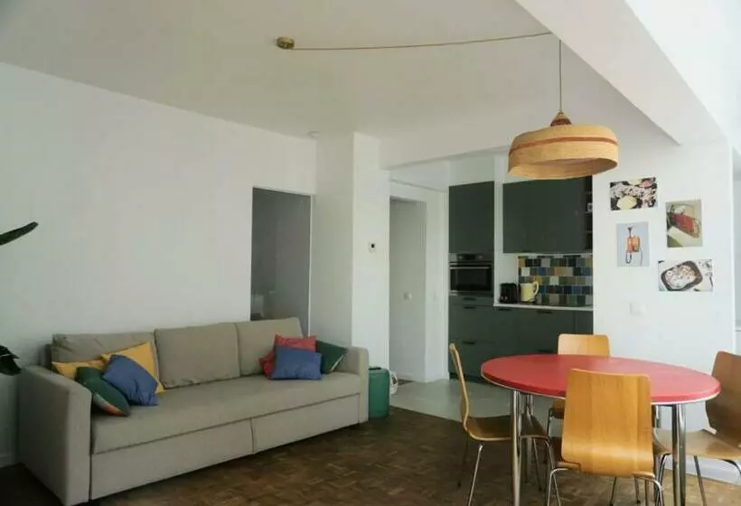 Centrally Located Apartment Close To The Beach