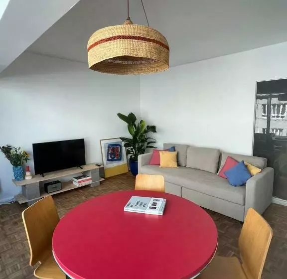 Centrally Located Apartment Close To The Beach