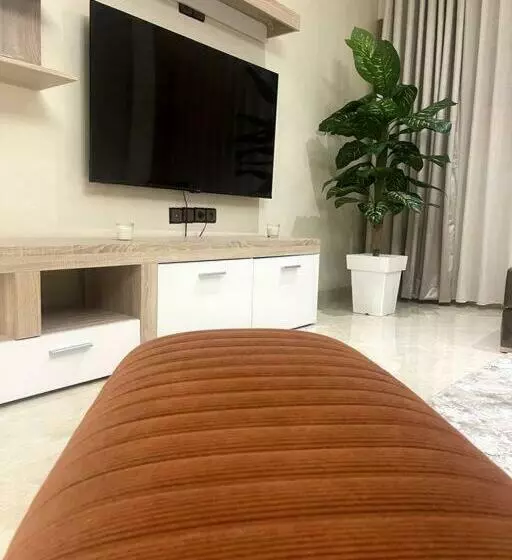 Charming New Large Luxurious Apartment