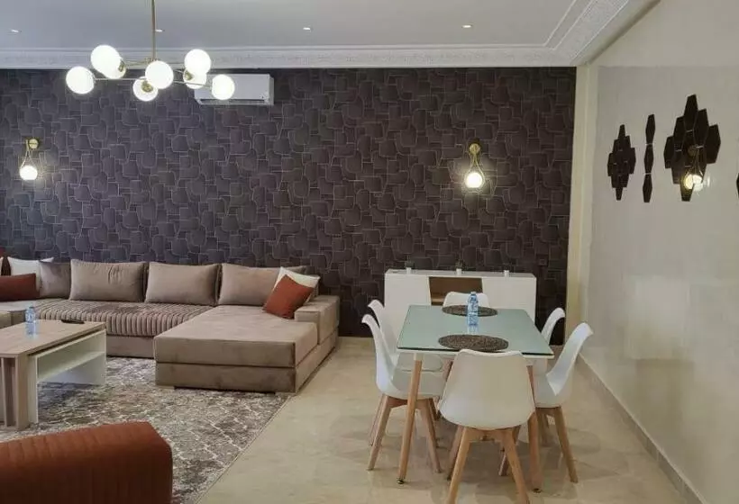 Charming New Large Luxurious Apartment