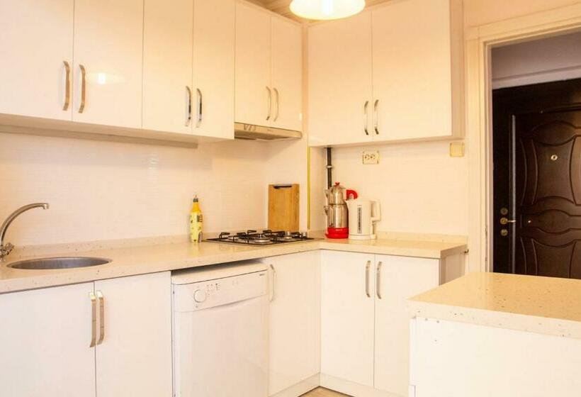 Colorful Apartment With Sea View Near Sea In Guzelbahce Izmir