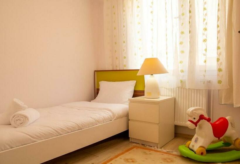 Colorful Apartment With Sea View Near Sea In Guzelbahce Izmir