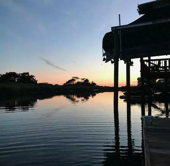 Cottage By The Sea: Pagnotto Shellback House