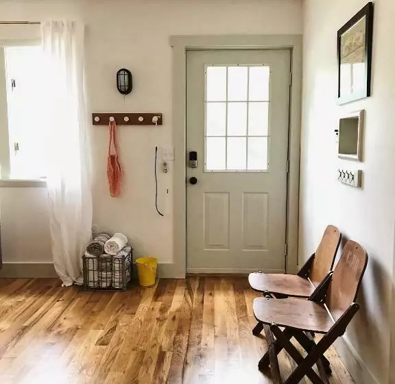 Cottage By The Sea: Pagnotto Shellback House