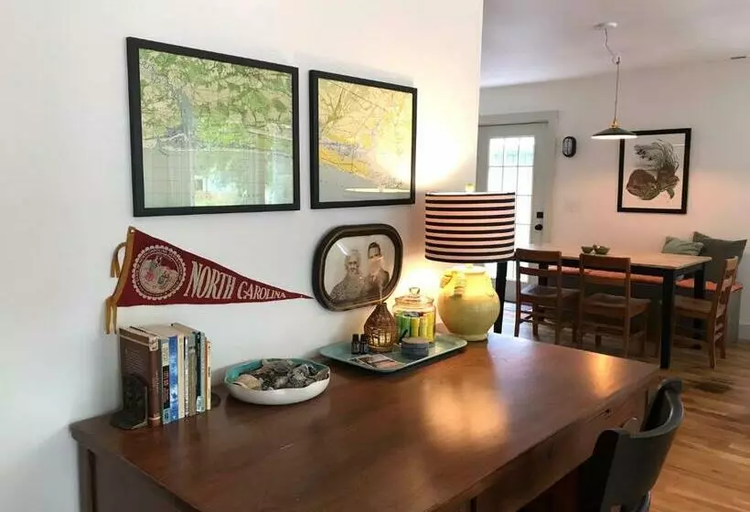 Cottage By The Sea: Pagnotto Shellback House