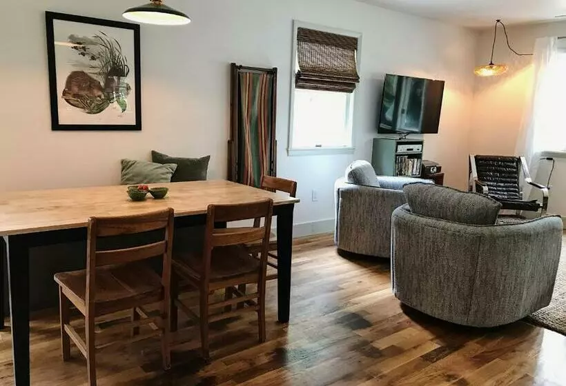 Cottage By The Sea: Pagnotto Shellback House