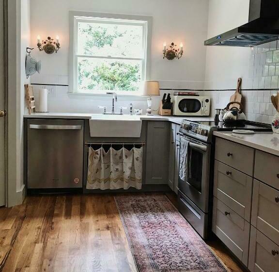 Cottage By The Sea: Pagnotto Shellback House