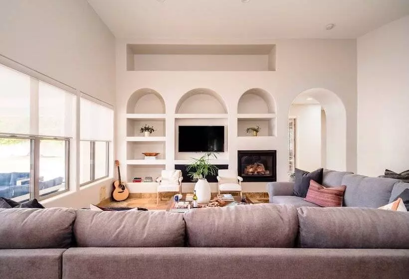 Farrier By Avantstay Spectacular 7br Mediterranean Style Estate W Pool