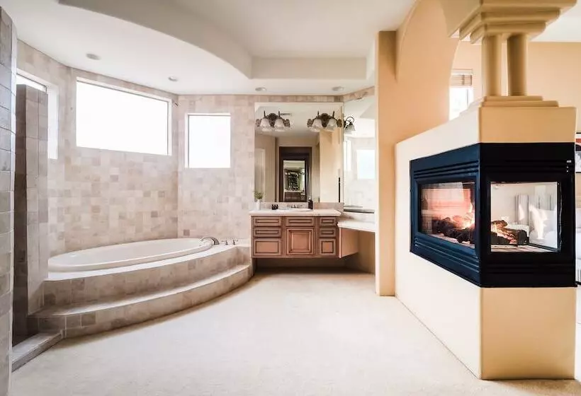 Farrier By Avantstay Spectacular 7br Mediterranean Style Estate W Pool