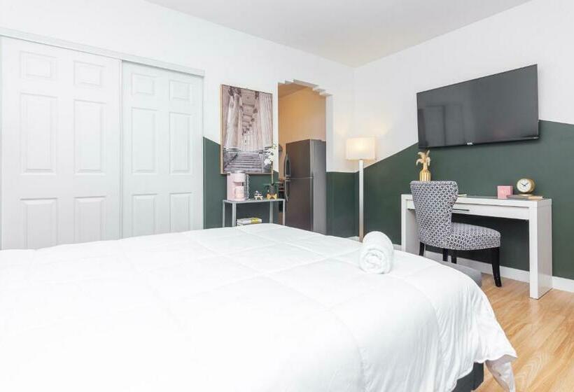 Home Midtown Miami   Wynwood Area With Backyard   Art District Near To Beach