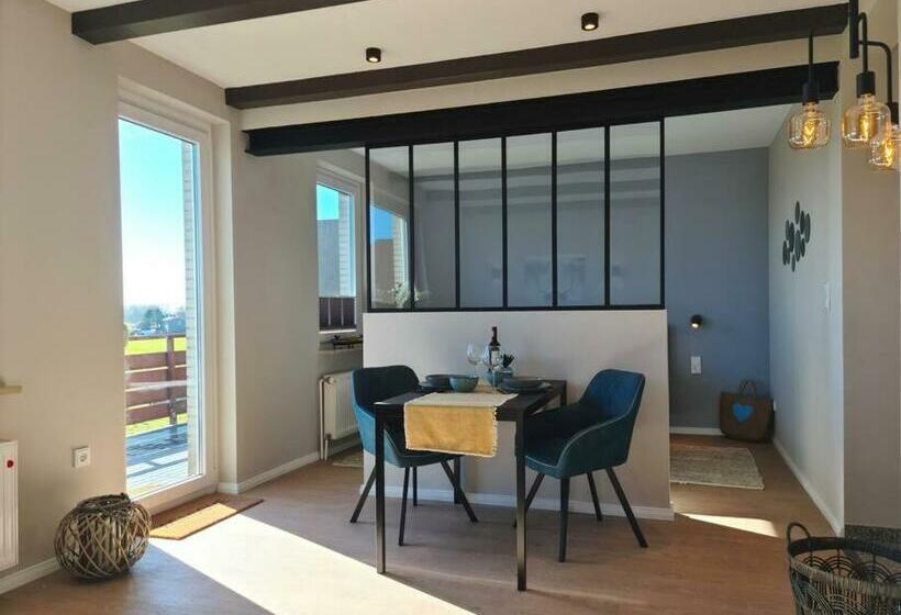 Stylische Wohnung Mit Weitblick Und Großem Balkon