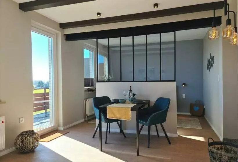 Stylische Wohnung Mit Weitblick Und Großem Balkon