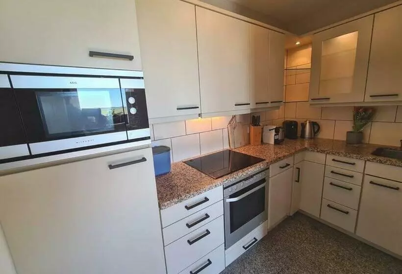 Stylische Wohnung Mit Weitblick Und Großem Balkon