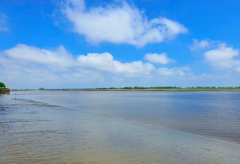 Stylische Wohnung Mit Weitblick Und Großem Balkon