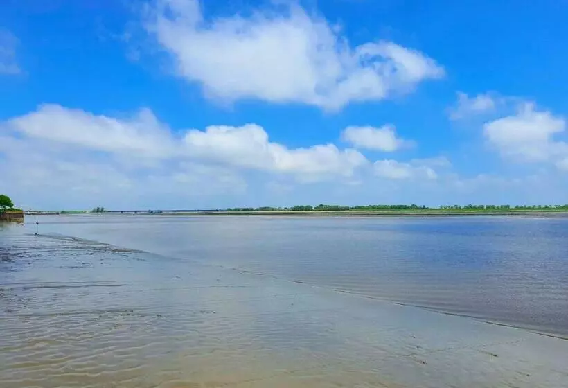 Stylische Wohnung Mit Weitblick Und Großem Balkon
