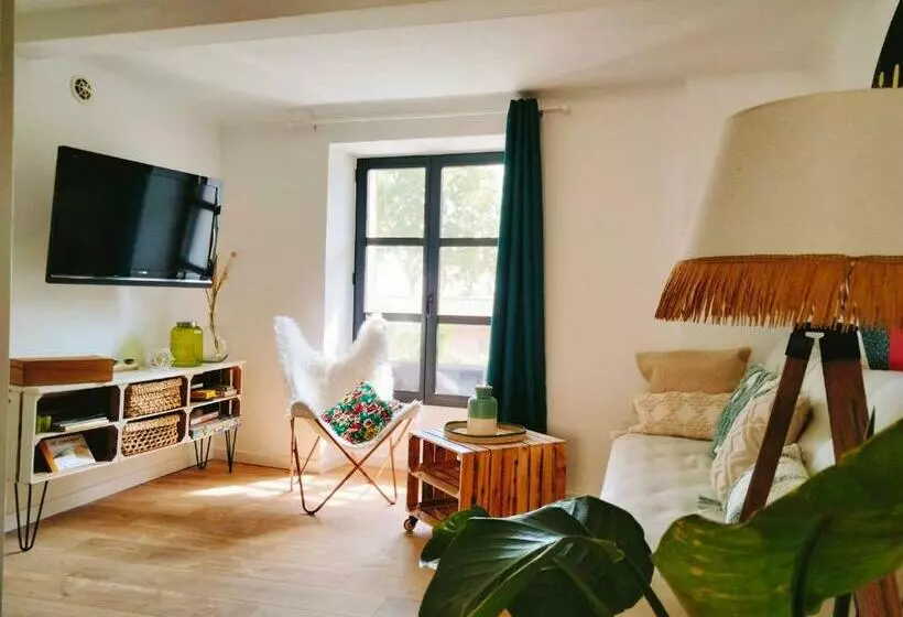 A L Ombre De La Dame