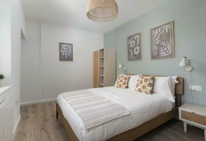 Contemporary First Floor Apartment Central Penzance