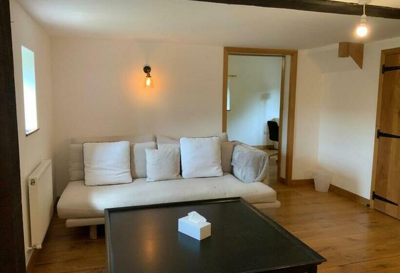 Delightful 4bd Home Full Of Flair Edenbridge Kent