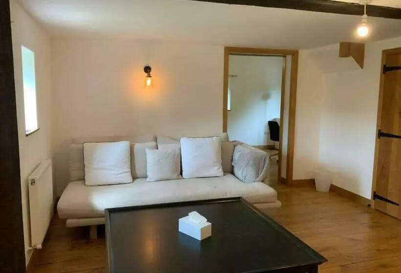 Delightful 4bd Home Full Of Flair Edenbridge Kent