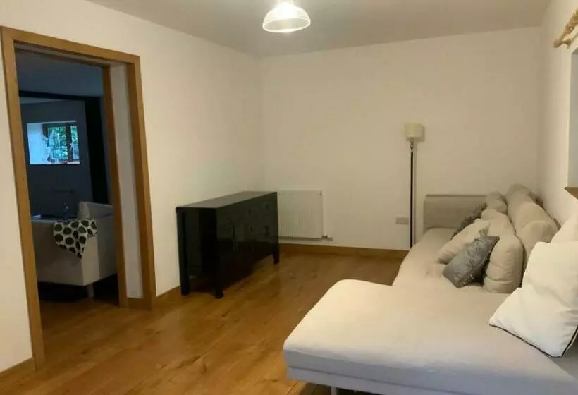 Delightful 4bd Home Full Of Flair Edenbridge Kent