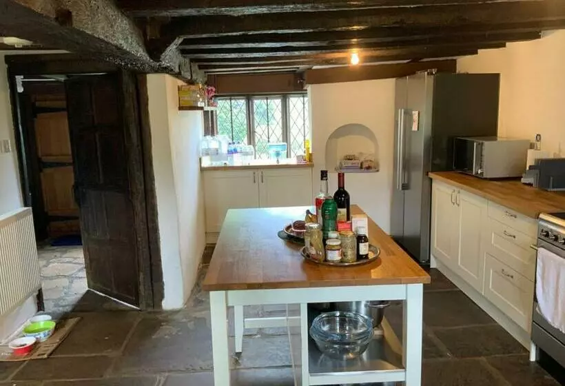 Delightful 4bd Home Full Of Flair Edenbridge Kent