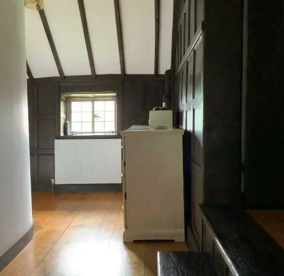 Delightful 4bd Home Full Of Flair Edenbridge Kent