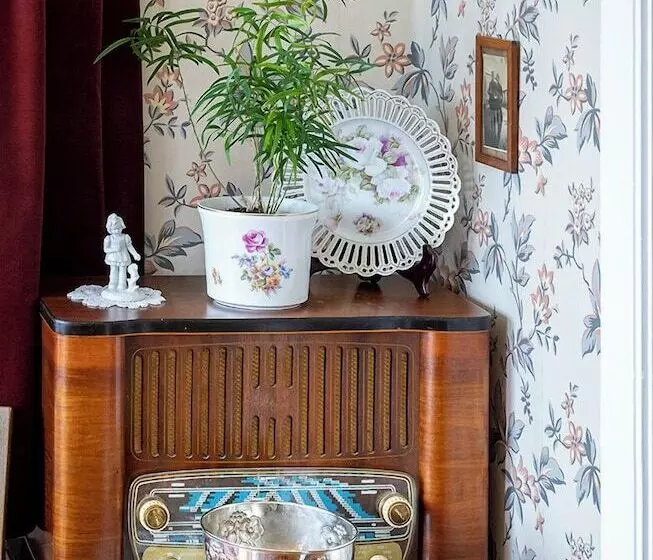 Downtown   Retro Decor   Stunning Views   Terrace