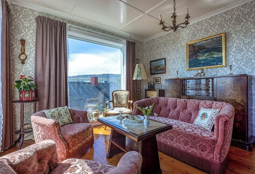 Downtown Retro Decor Stunning Views Terrace