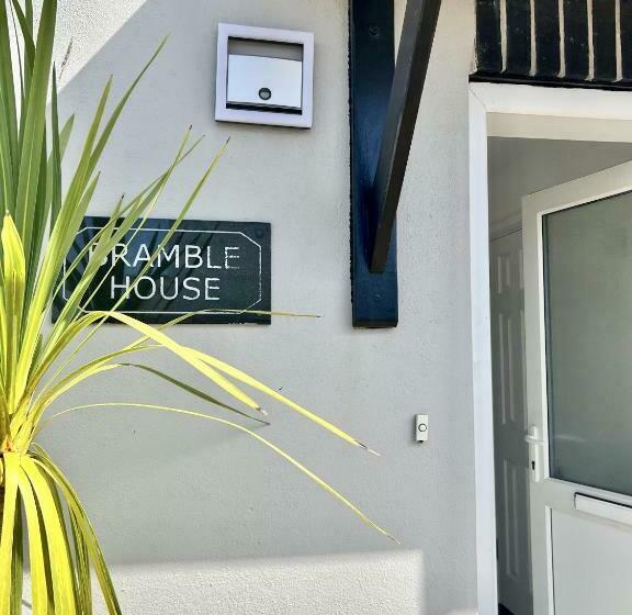 Modern Spacious 4bed House In Porth Newquay Brambl