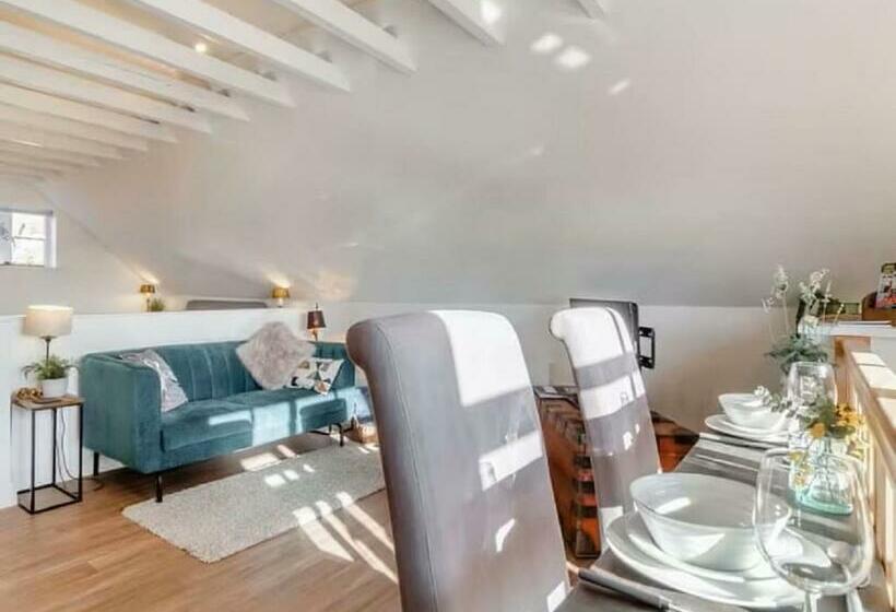 Studio Flat In Heritage Triangle, Diss