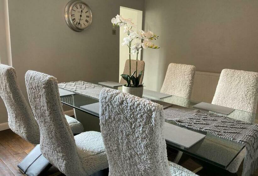 Tynwald Beachside Town House, West Kirby By Rework Accommodation