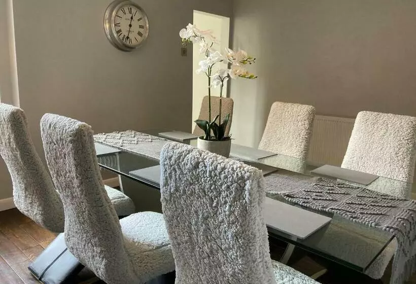 Tynwald Beachside Town House, West Kirby By Rework Accommodation