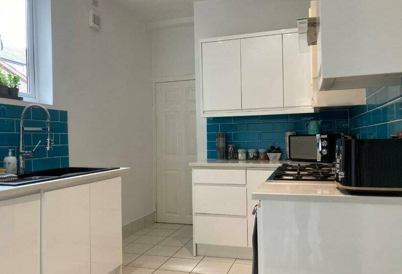 Tynwald Beachside Town House, West Kirby By Rework Accommodation