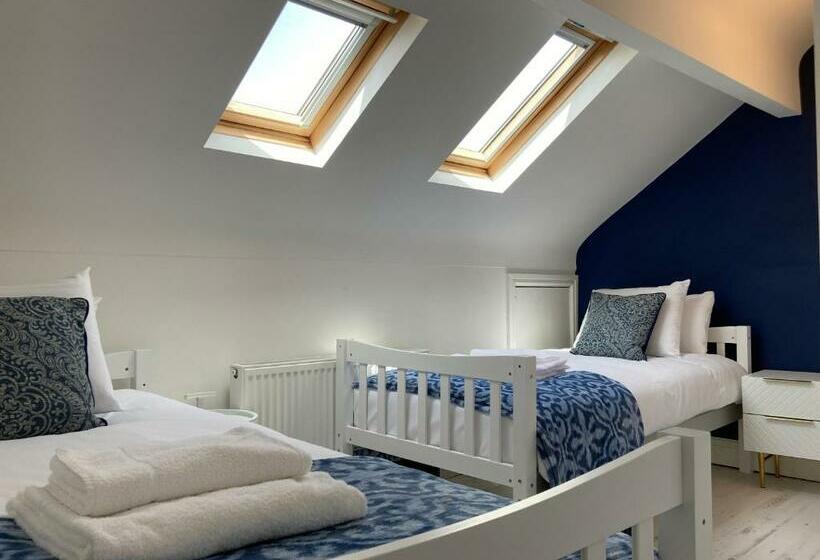 Tynwald Beachside Town House, West Kirby By Rework Accommodation