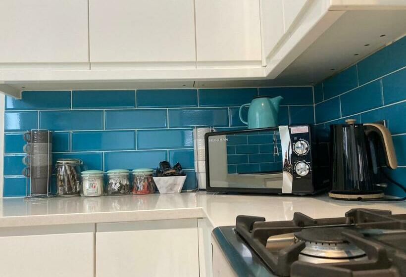 Tynwald Beachside Town House, West Kirby By Rework Accommodation