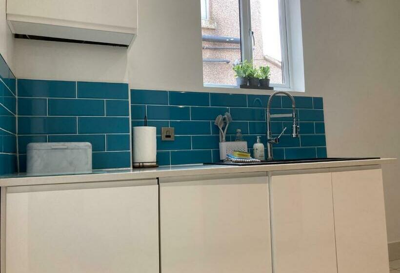 Tynwald Beachside Town House, West Kirby By Rework Accommodation