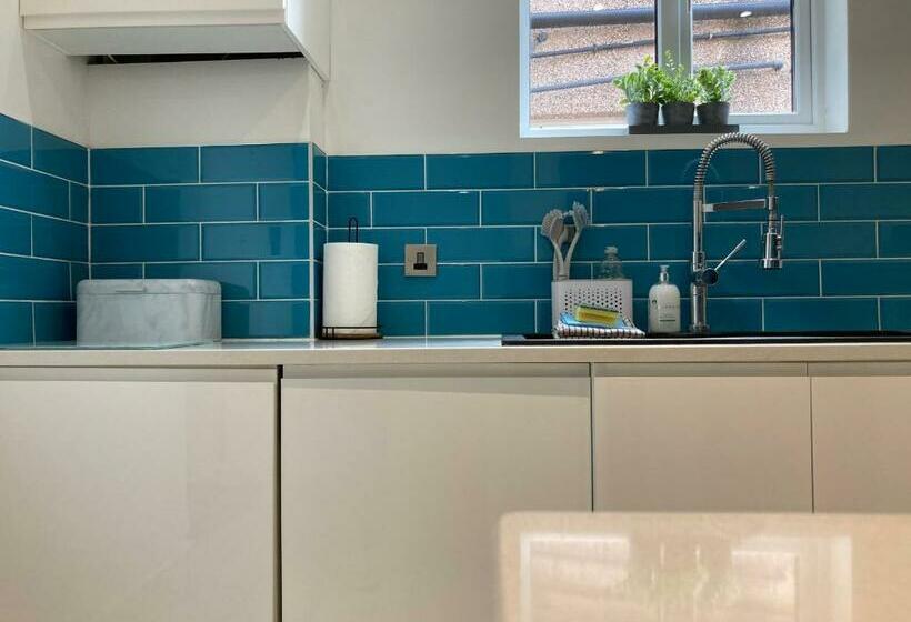 Tynwald Beachside Town House, West Kirby By Rework Accommodation