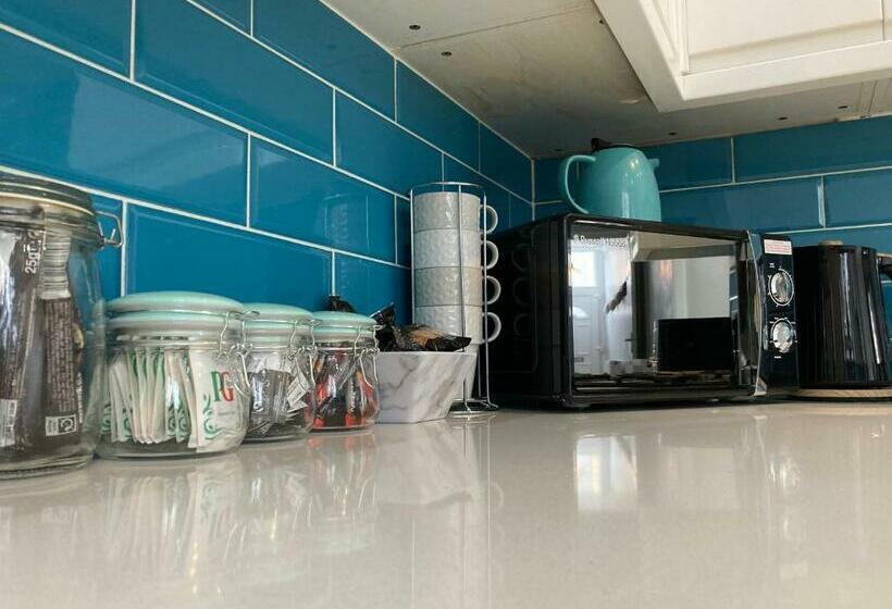 Tynwald Beachside Town House, West Kirby By Rework Accommodation