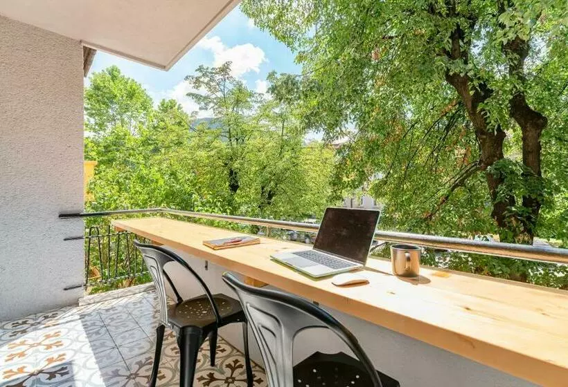 Castanilor 6   Hip Industrial Apartment Close To City Centre