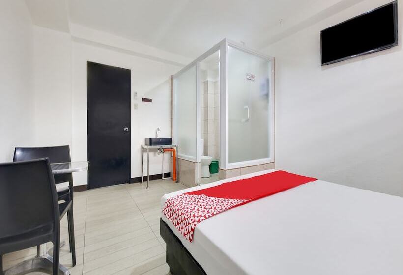 فندق Golden Majestic Pension Inn